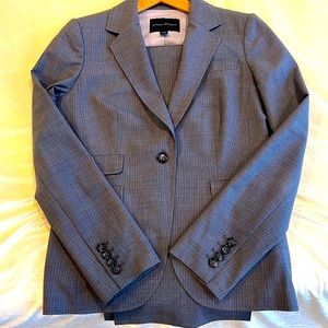 Banana Republic 2-piece gray pin stripes suit size 6.